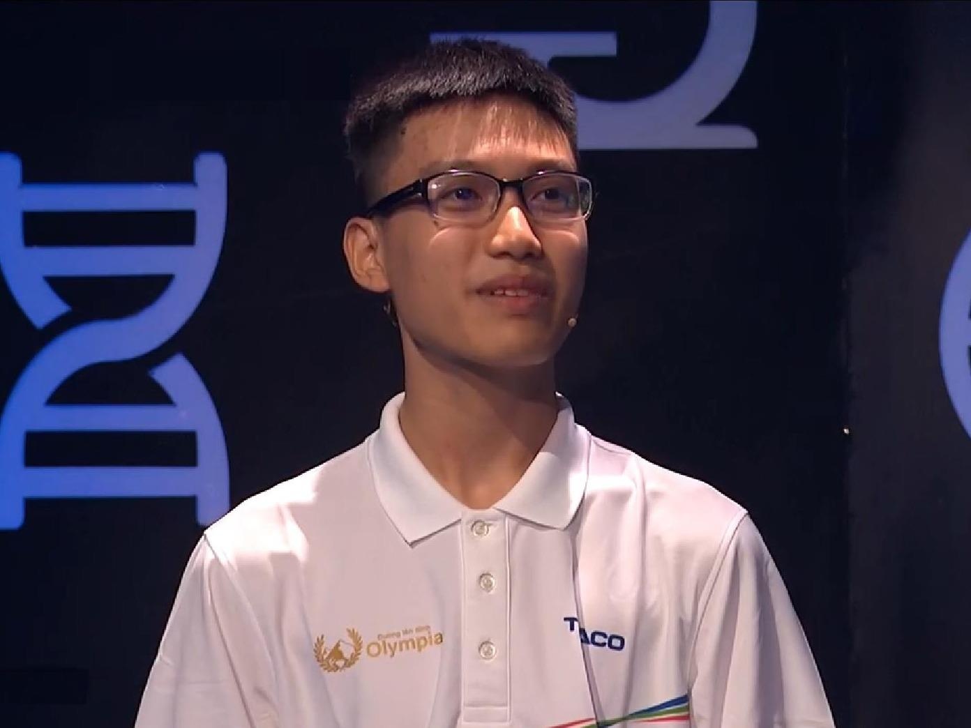 Nam sinh ung dung ve dich Olympia voi diem so cach xa ban cung choi hinh anh