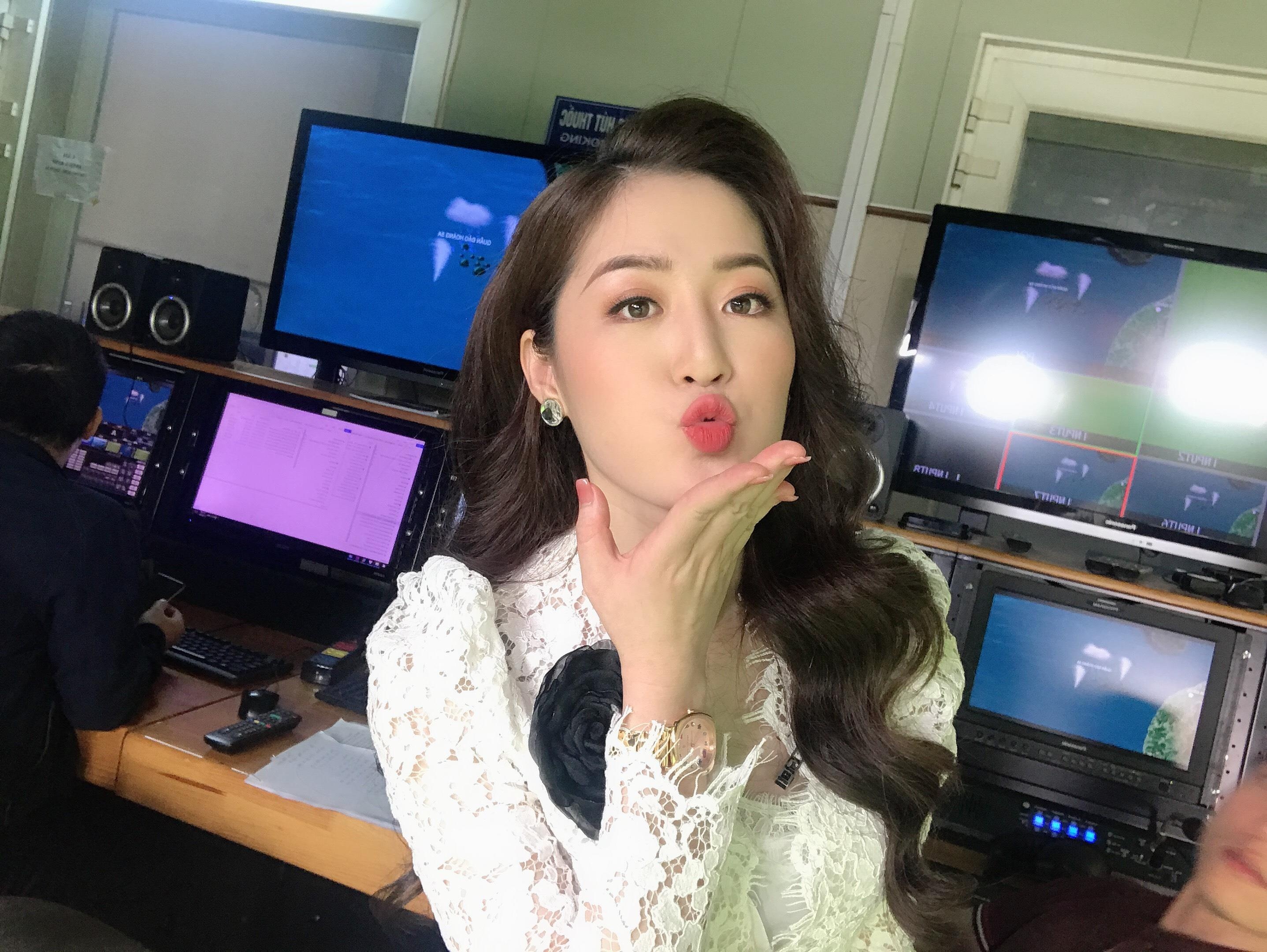 hot girl thời tiết của đài Quảng Ninh ảnh 4 hot girl thoi tiet cua dai Quang Ninh anh 4