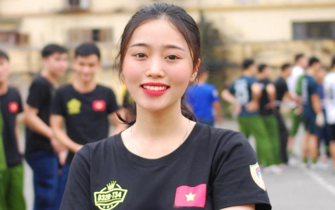 Nu sinh 'hot' nhat DH Phong chay Chua chay me vo thuat, du day hinh anh