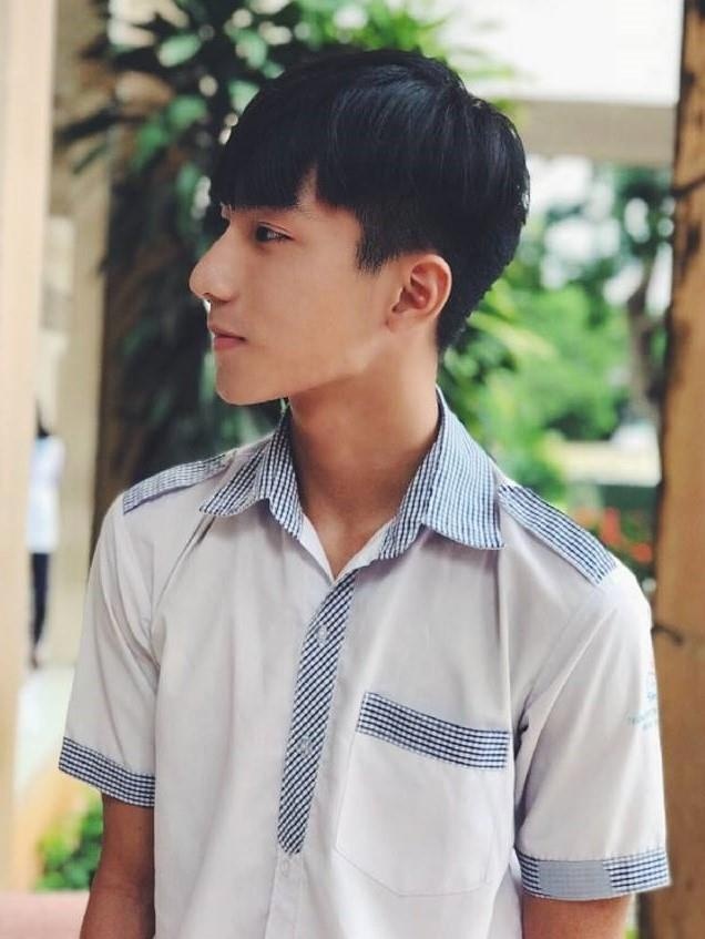 nam sinh co goc nghieng giong Son Tung M-TP anh 2