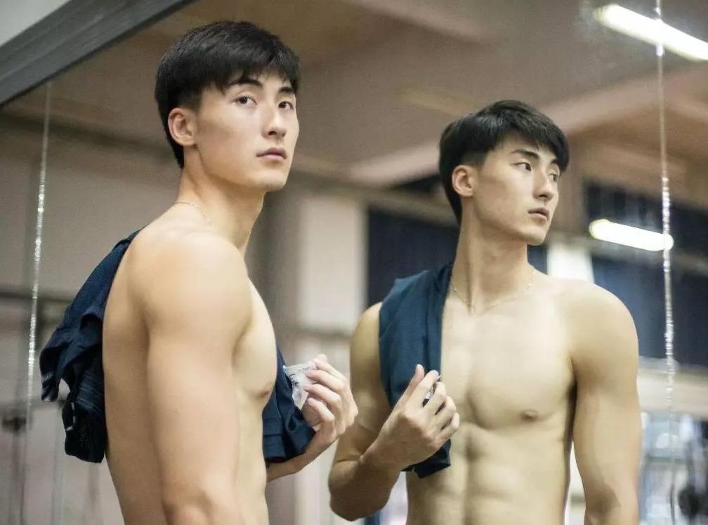 Tuyen thu bong chuyen cao 1,95 m noi tieng tai Trung Quoc hinh anh