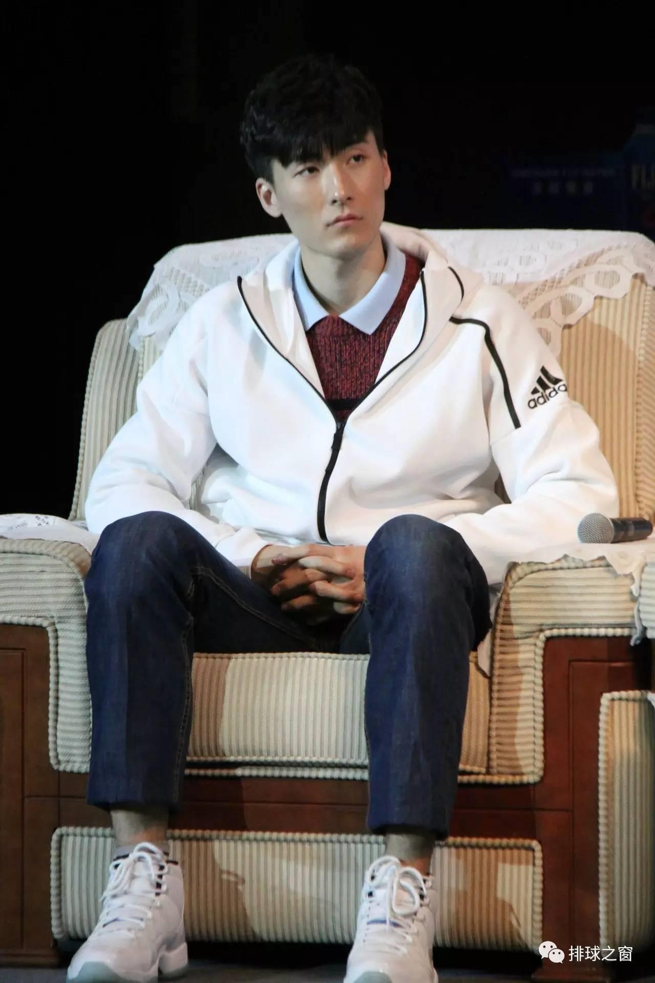 tuyen thu bong chuyen anh 8