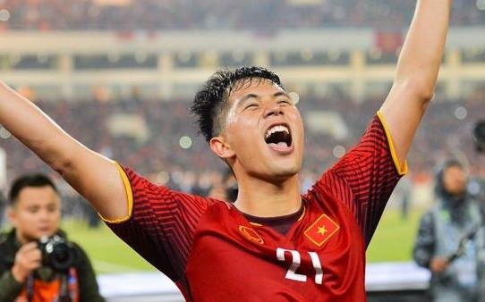 Fan mong Dinh Trong som tro lai sau khi dieu tri chan thuong hinh anh