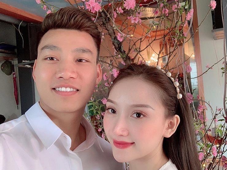 Ban gai Van Thanh dang anh ngot ngao, fan giuc: ‘Cuoi nhau di’ hinh anh
