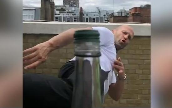 Thu thach da bay nap chai dang gay 'bao mang' the gioi hinh anh