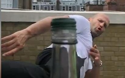 Thu thach xoay nguoi da bay nap chai dang la trao luu moi tren mang hinh anh