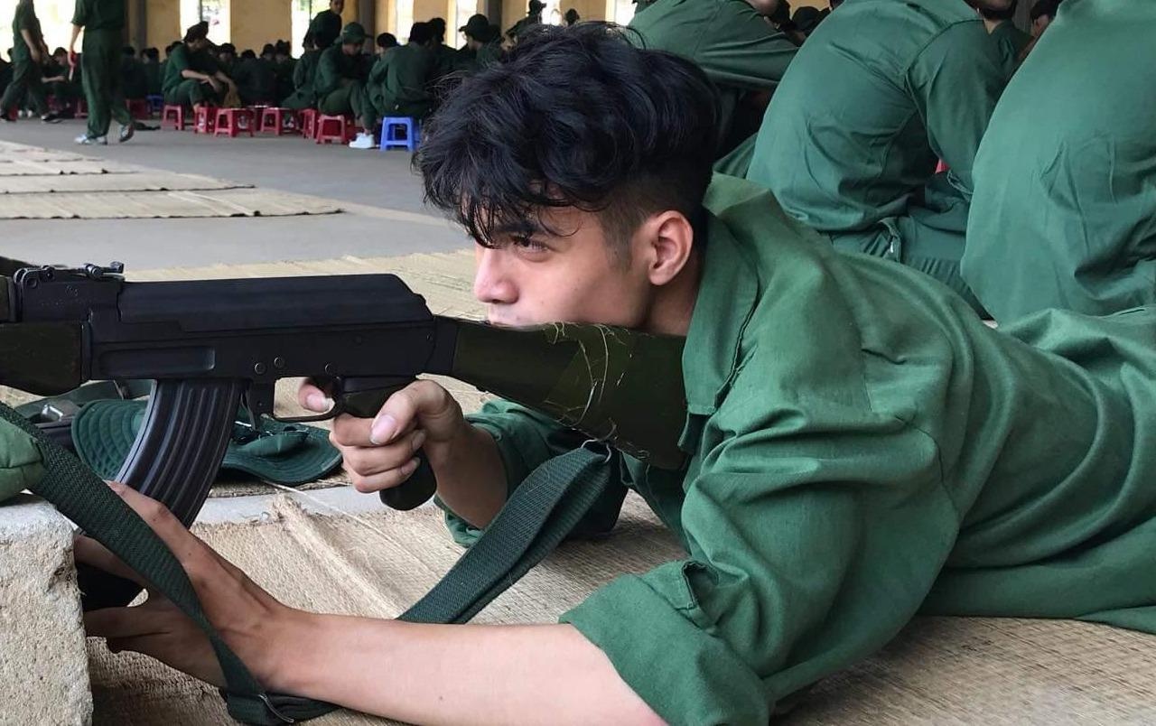 Doi ban 2K hoc IT duoc truy tim sau buc anh tap quan su hinh anh