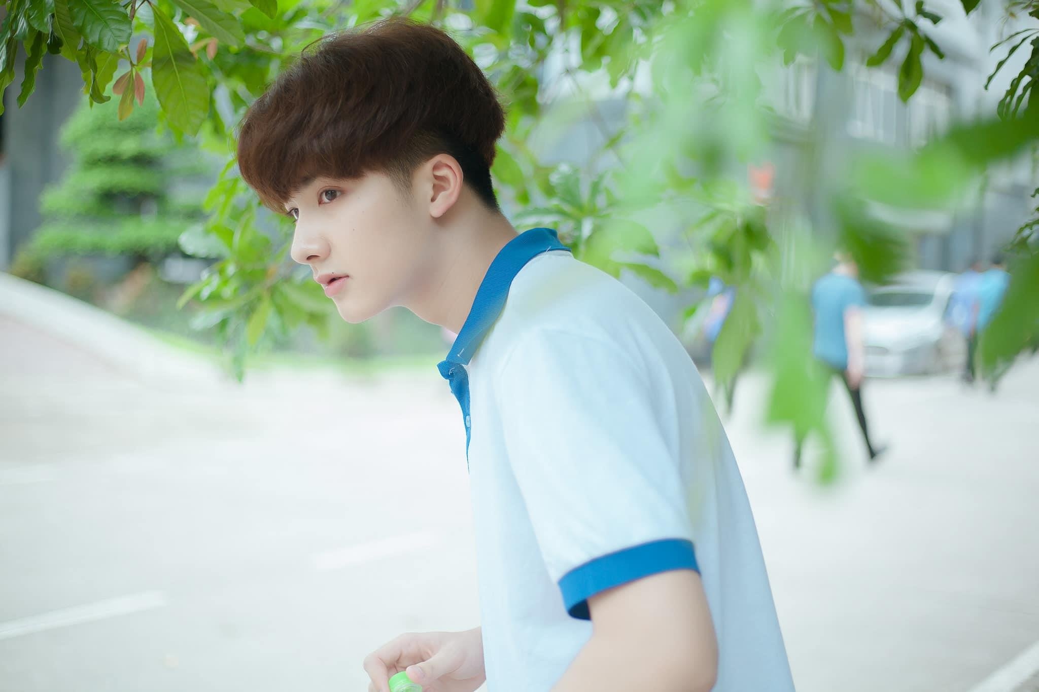 hot boy trong bo do dan toc anh 3