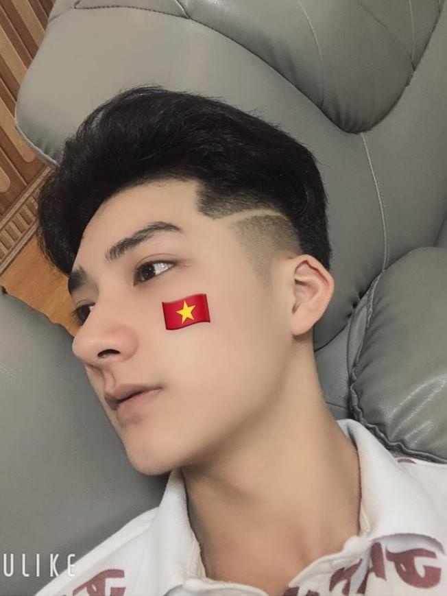 hot boy trong bo do dan toc anh 9