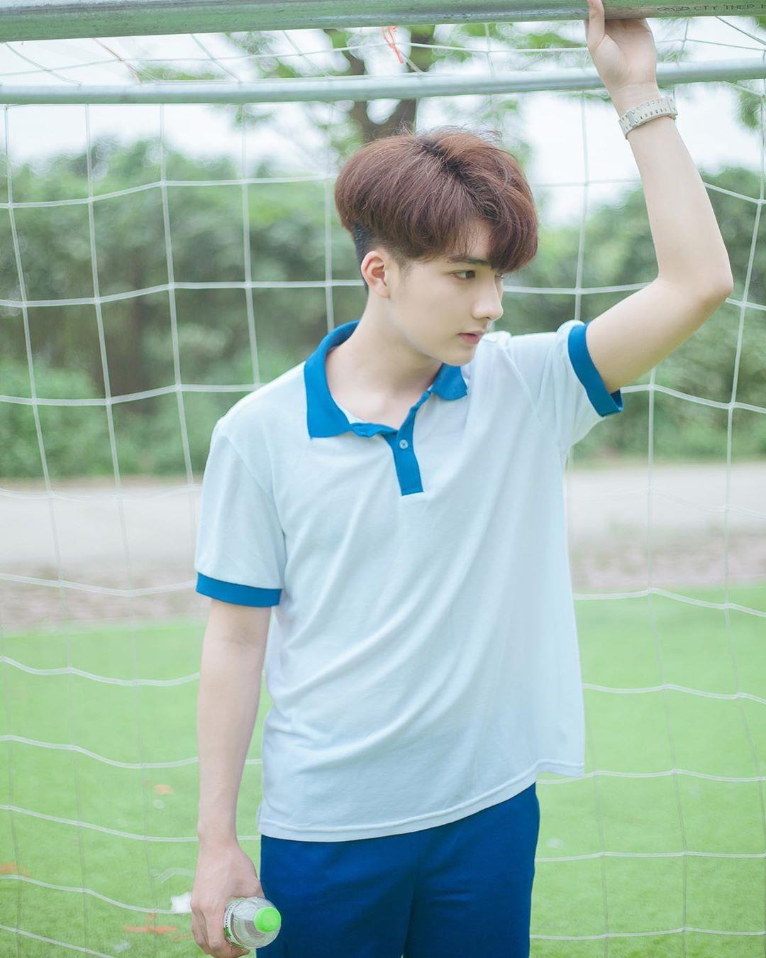 hot boy trong bo do dan toc anh 10