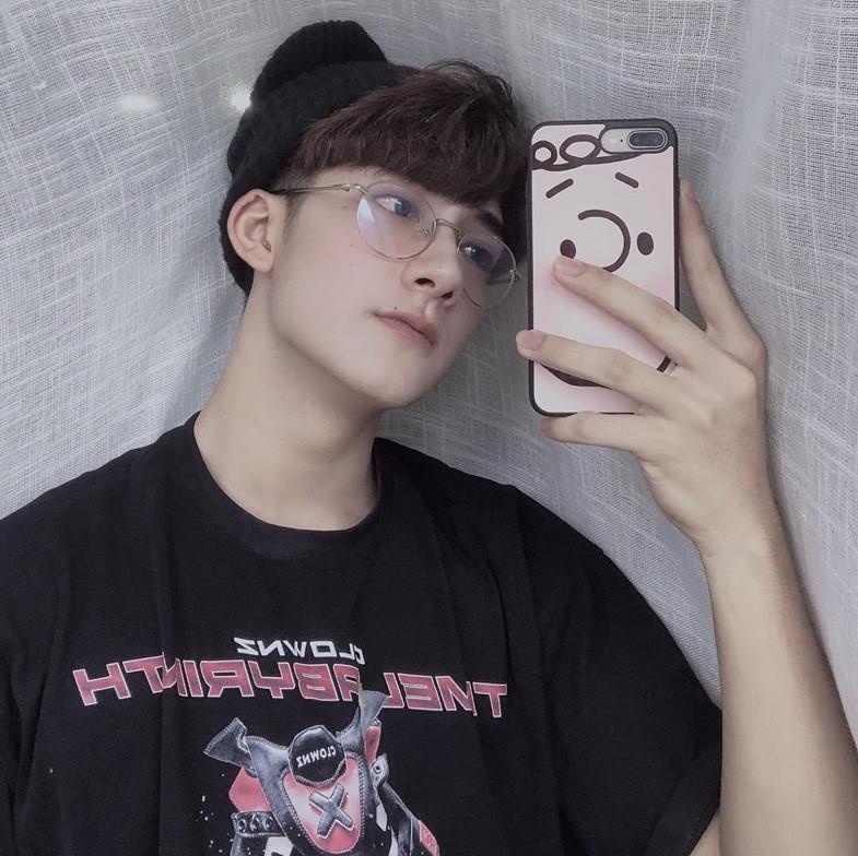 hot boy trong bo do dan toc anh 8