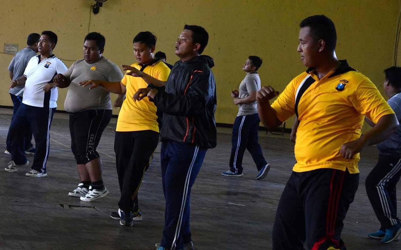 Canh sat o Indonesia duoc ra lenh tap the thao de giam beo hinh anh