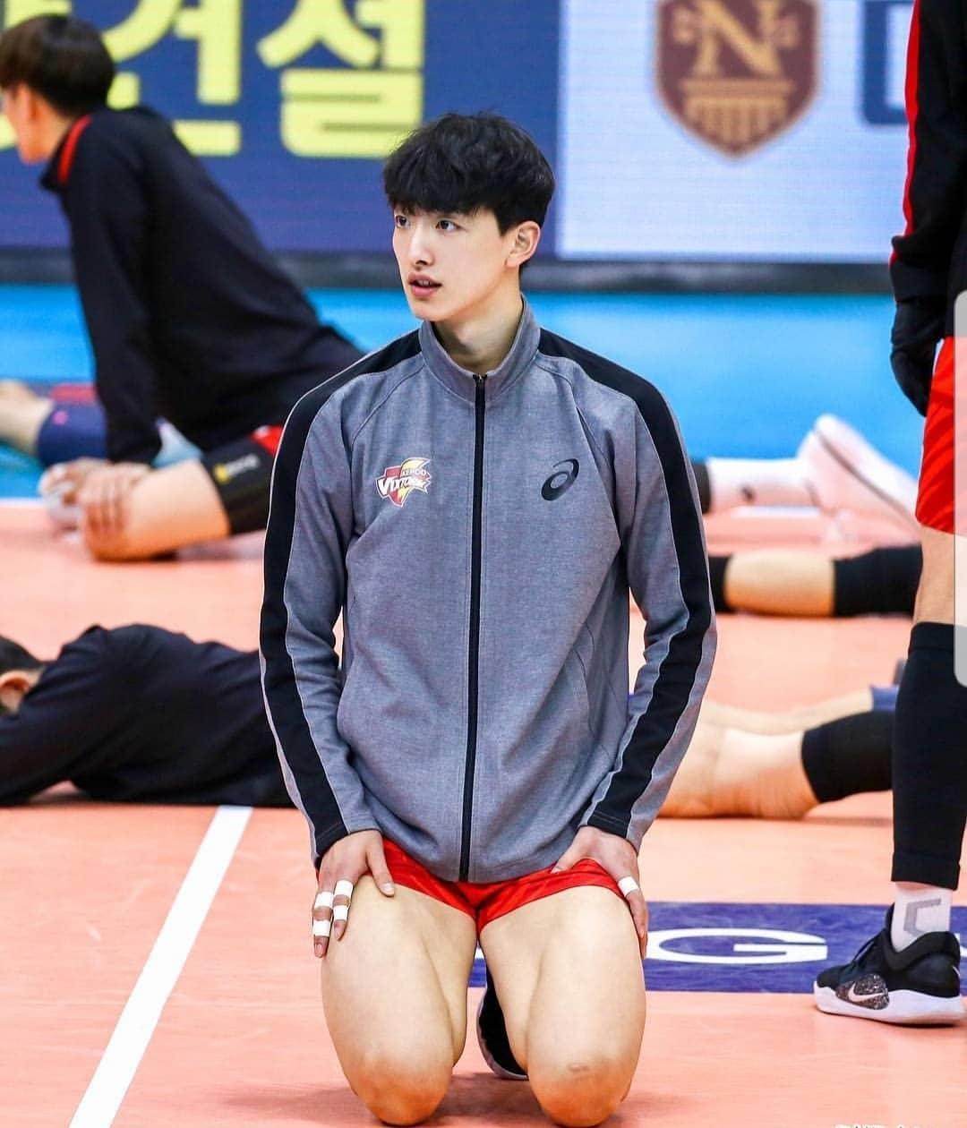 nam than bong chuyen Han Quoc anh 12