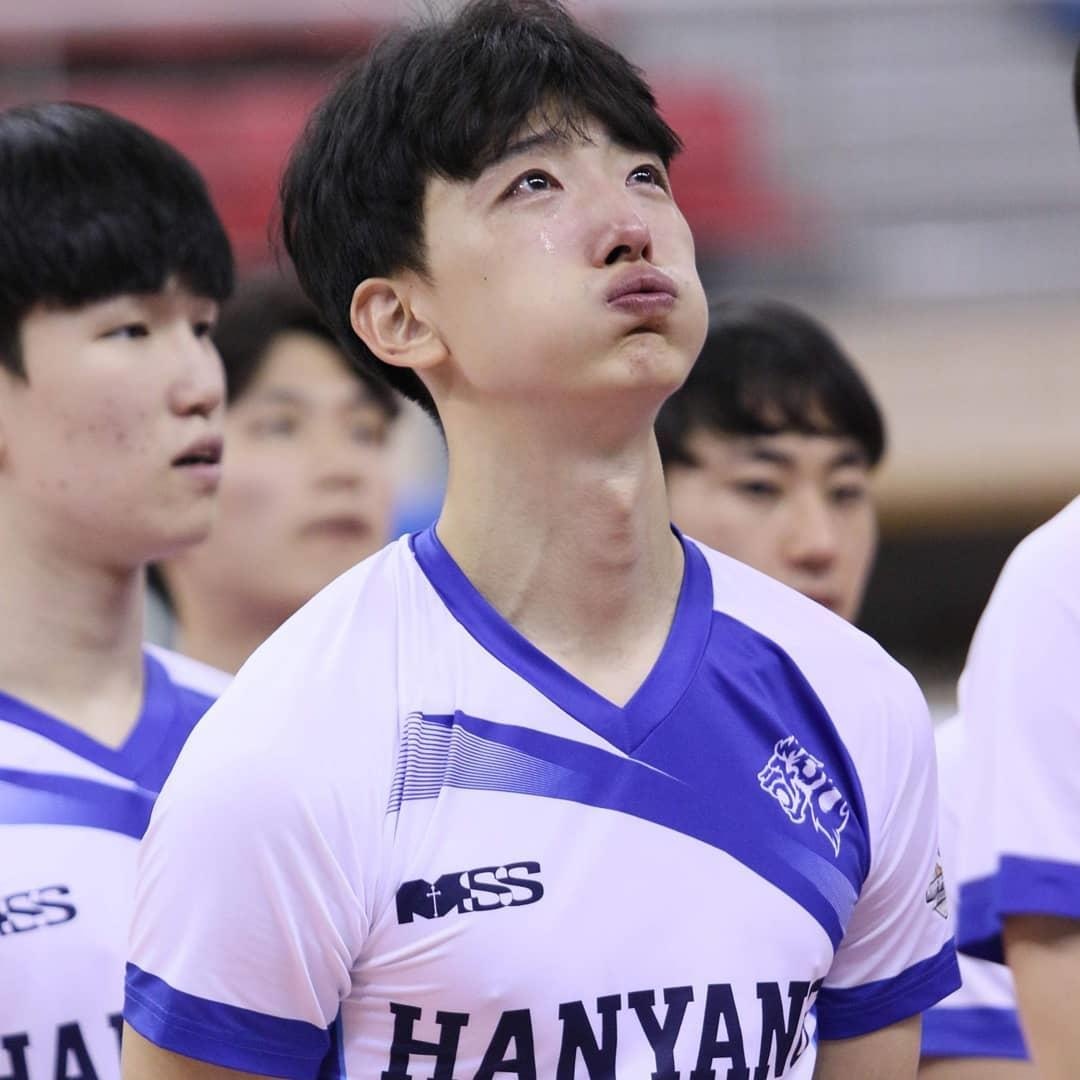 nam than bong chuyen Han Quoc anh 11