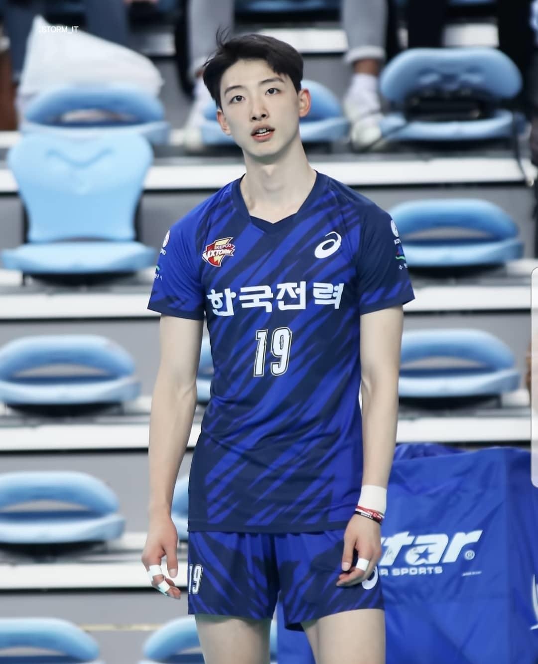 nam than bong chuyen Han Quoc anh 5