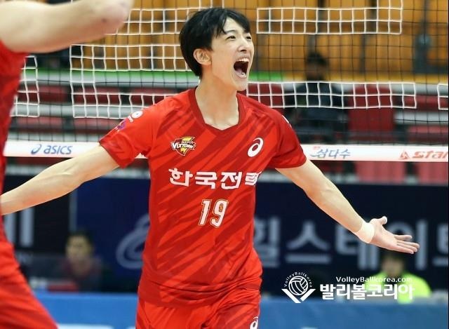 nam than bong chuyen Han Quoc anh 14