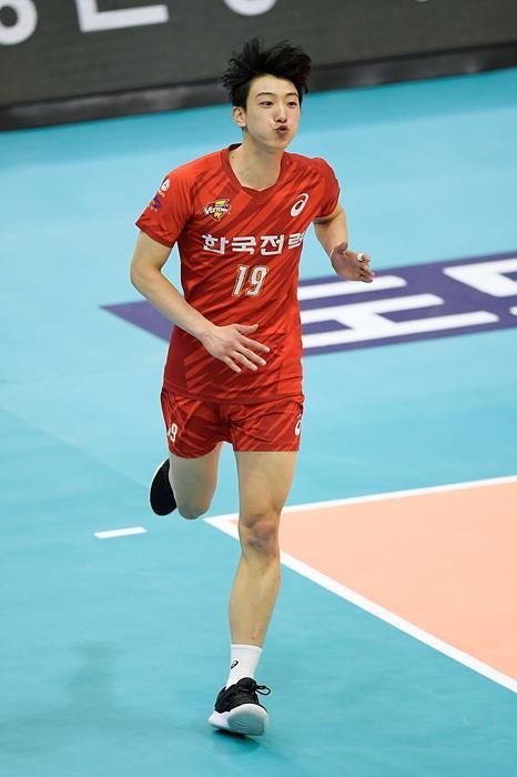 trai  xinh gai dep lang bong chuyen anh 14