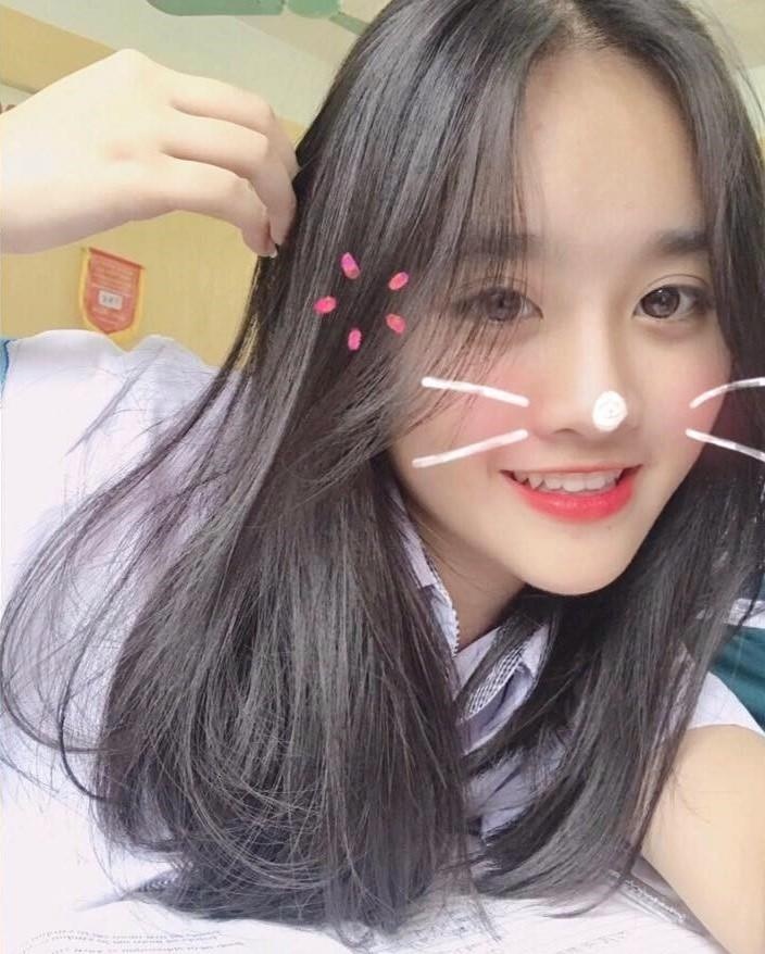 nu sinh gay chu y trong ngay khai giang anh 10