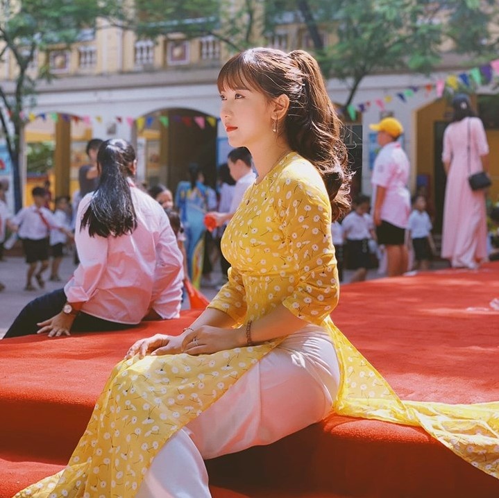 co giao tieu hoc xinh dep anh 1