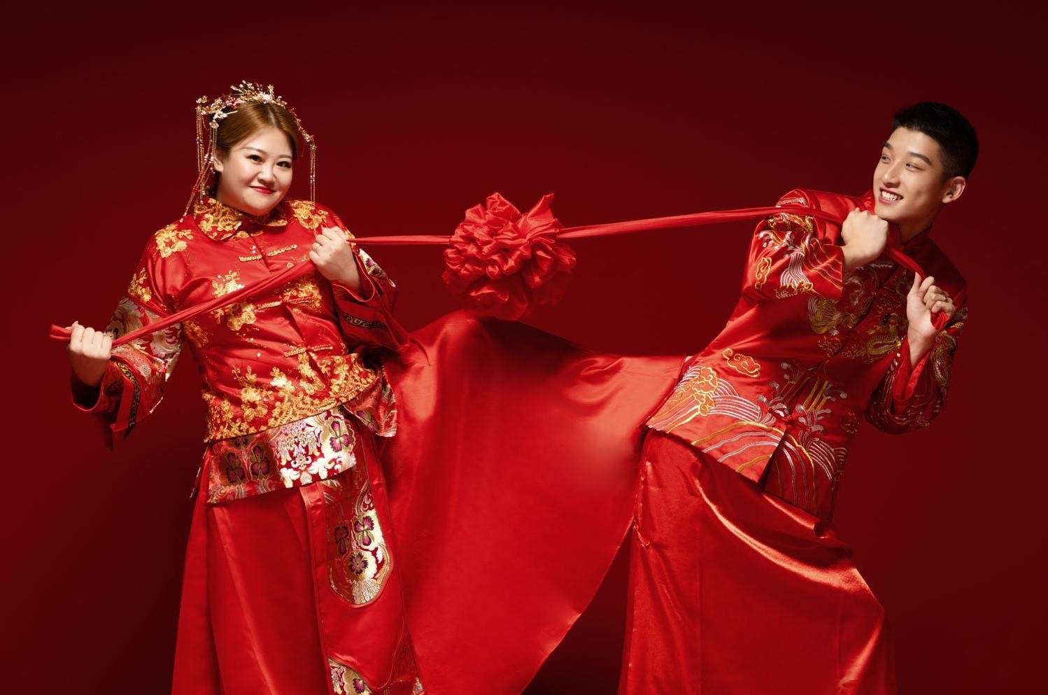 Gioi tre Trung Quoc khong ngai chi bao, chi so dam cuoi khong doc, la hinh anh