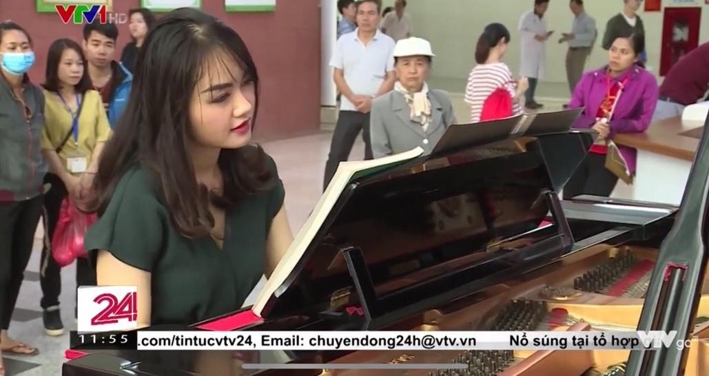 cô giáo dạy piano xinh đẹp ảnh 4 co giao day piano xinh dep anh 4