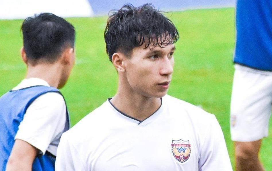 Dan mang phat hien doi bong hoi tu nhieu cau thu 'cuc pham' hinh anh