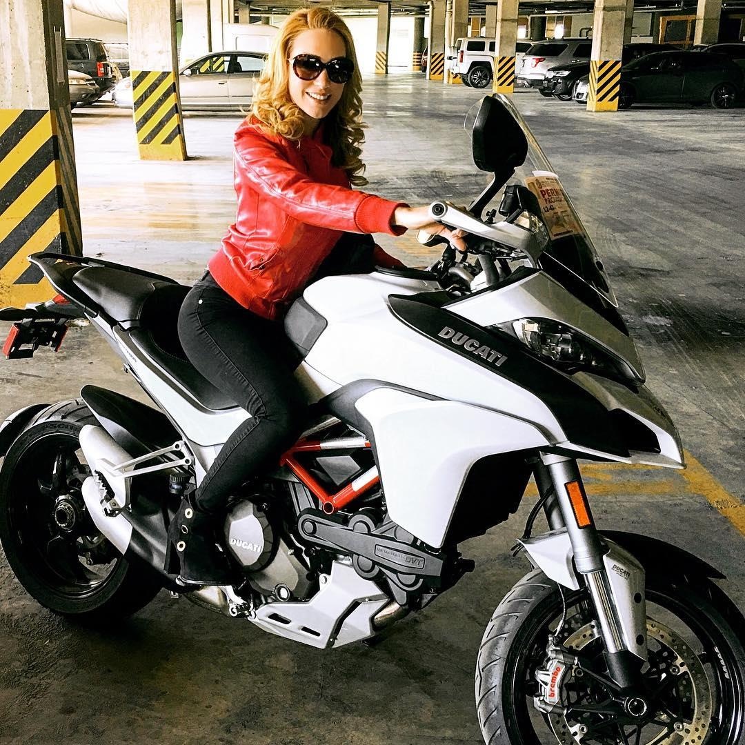 nu phi cong xinh dep anh 17