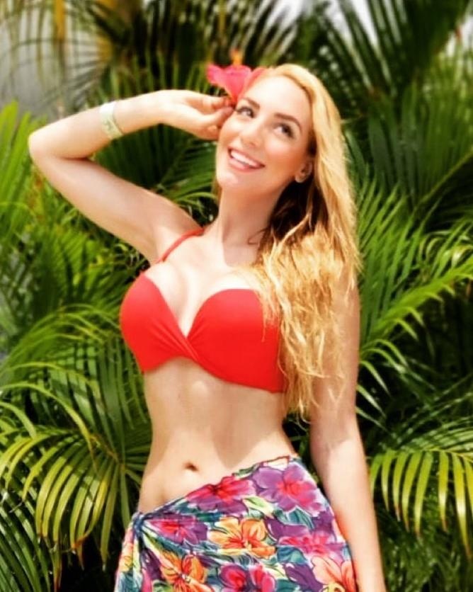 nu phi cong xinh dep anh 19