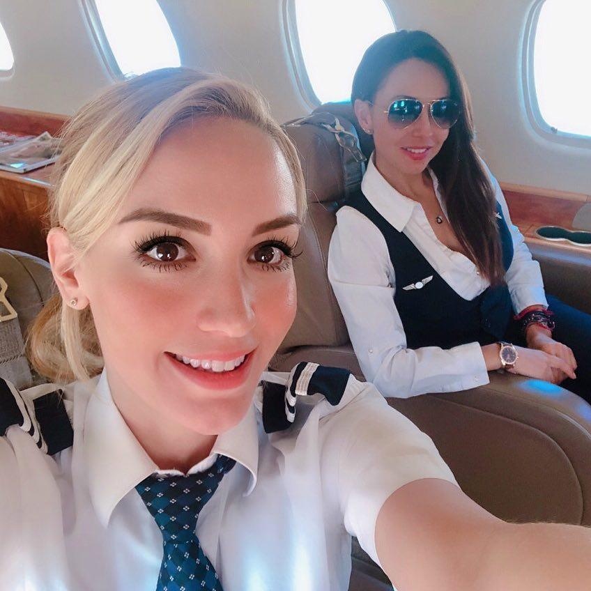 nu phi cong xinh dep anh 16