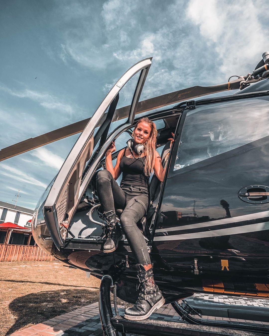 nu phi cong xinh dep anh 12