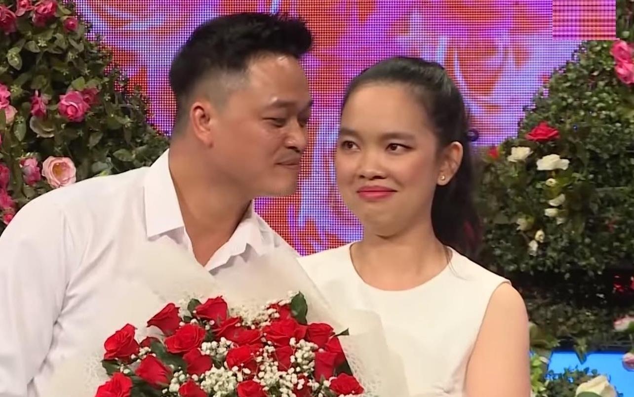 Co gai doi ban trai di chau Au: Chong chu cap kinh te la duong nhien hinh anh