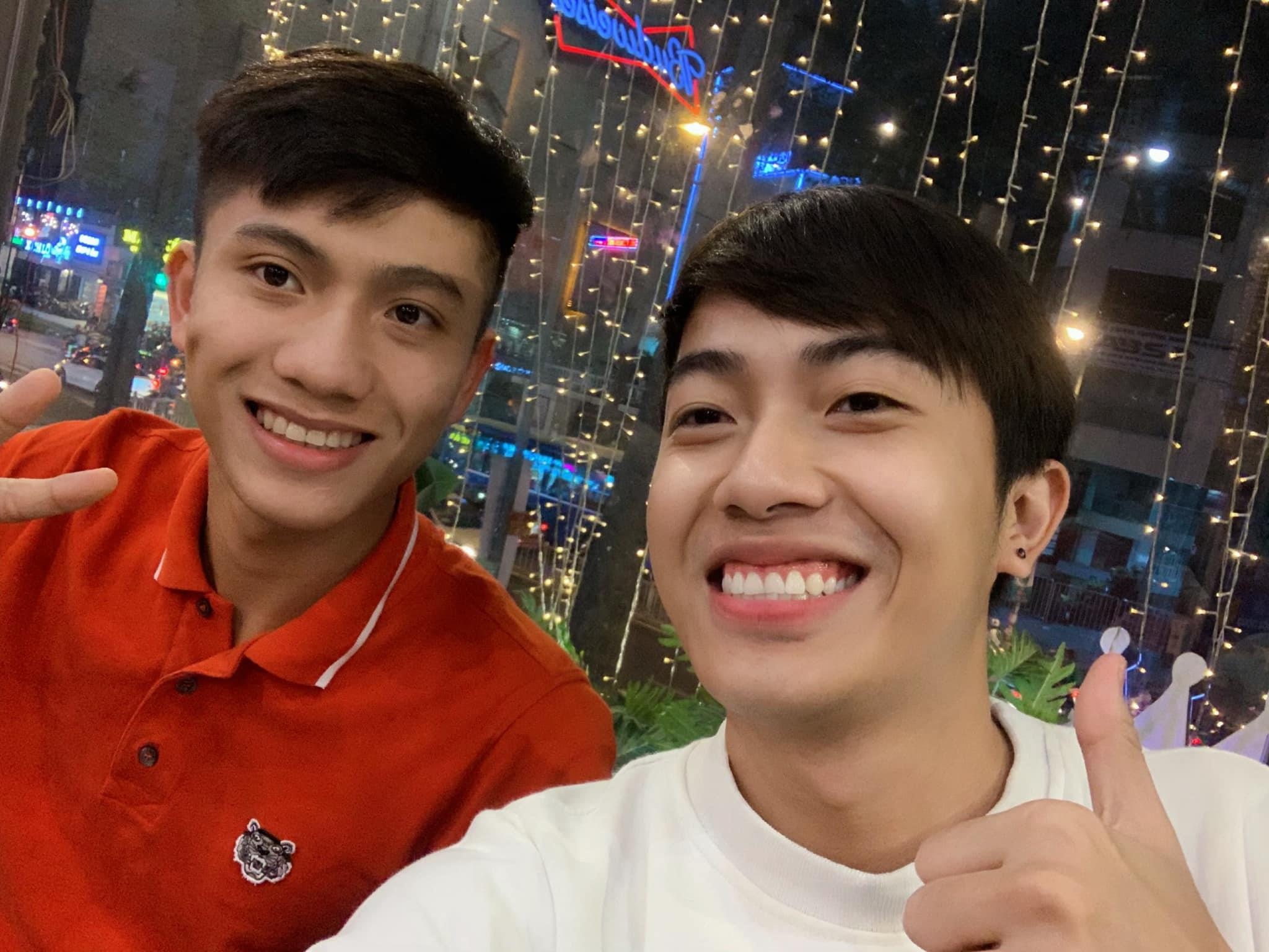 hot girl choi than voi cau thu anh 8