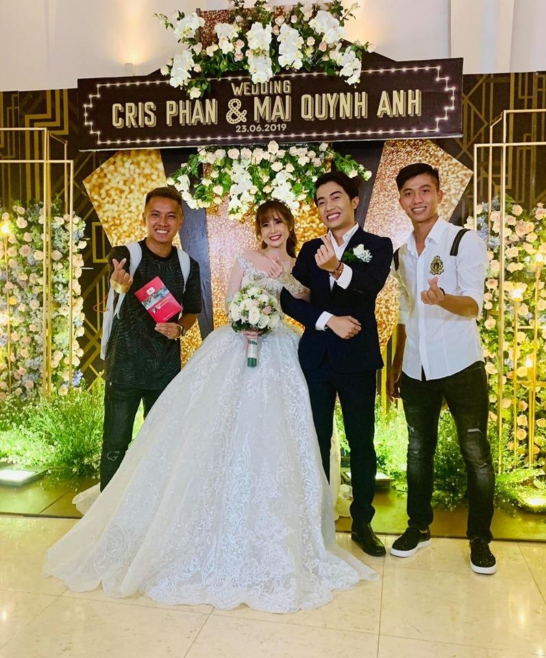 hot girl choi than voi cau thu anh 9