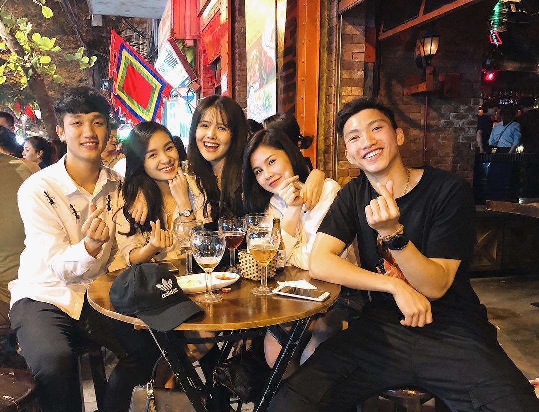 hot girl choi than voi cau thu anh 3