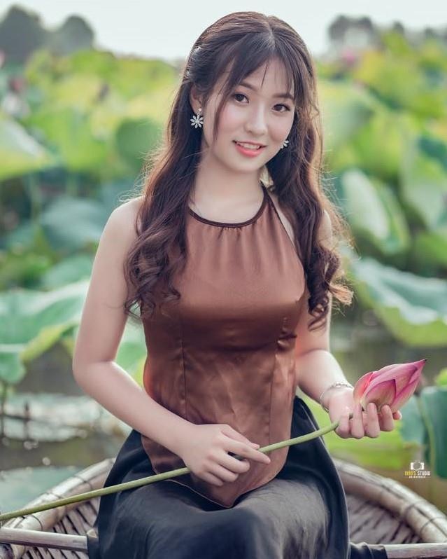 nu sinh gay chu y trong ngay khai giang anh 3