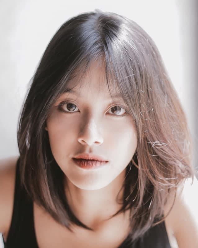 nu sinh gay chu y trong ngay khai giang anh 7