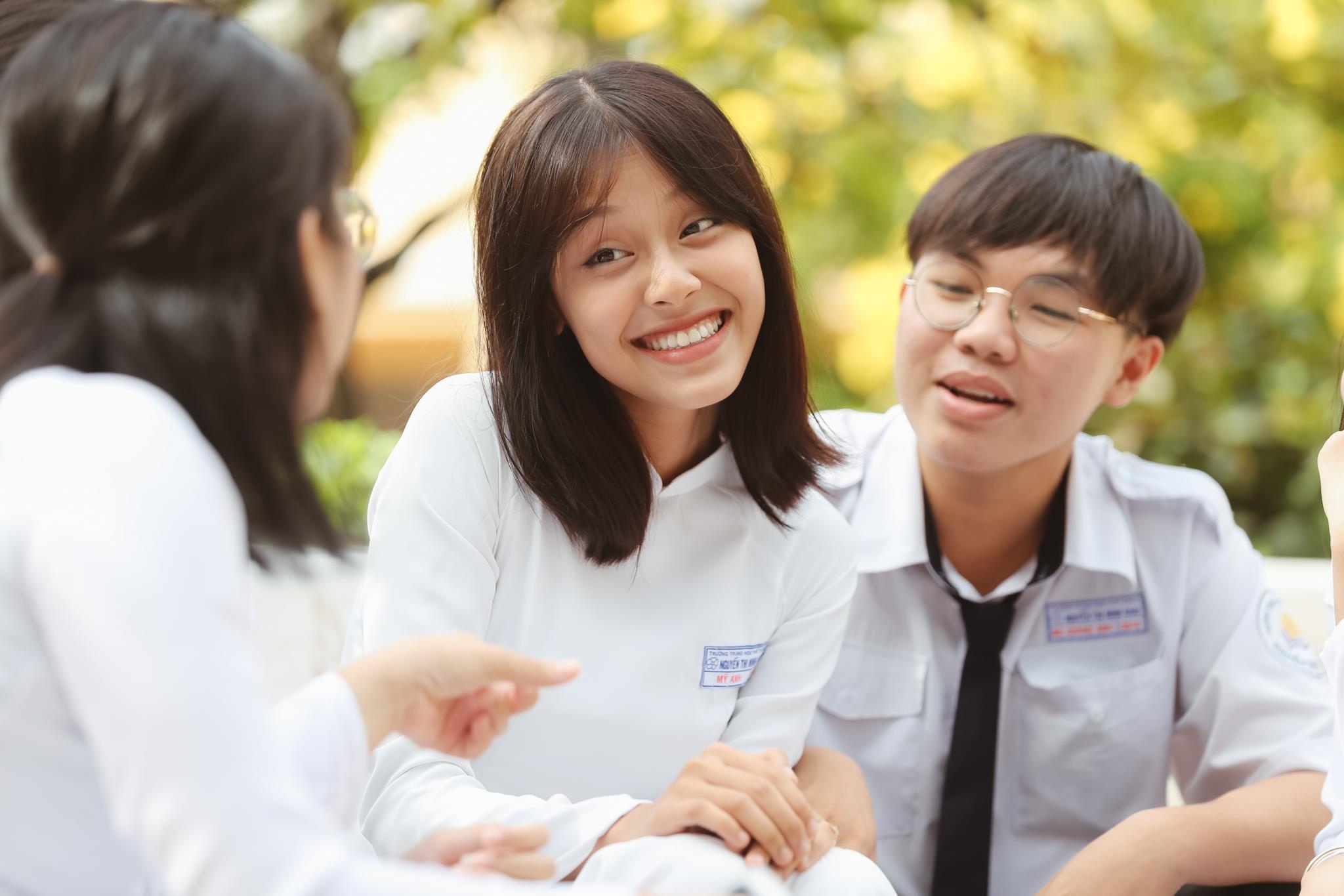 nu sinh gay chu y trong ngay khai giang anh 5