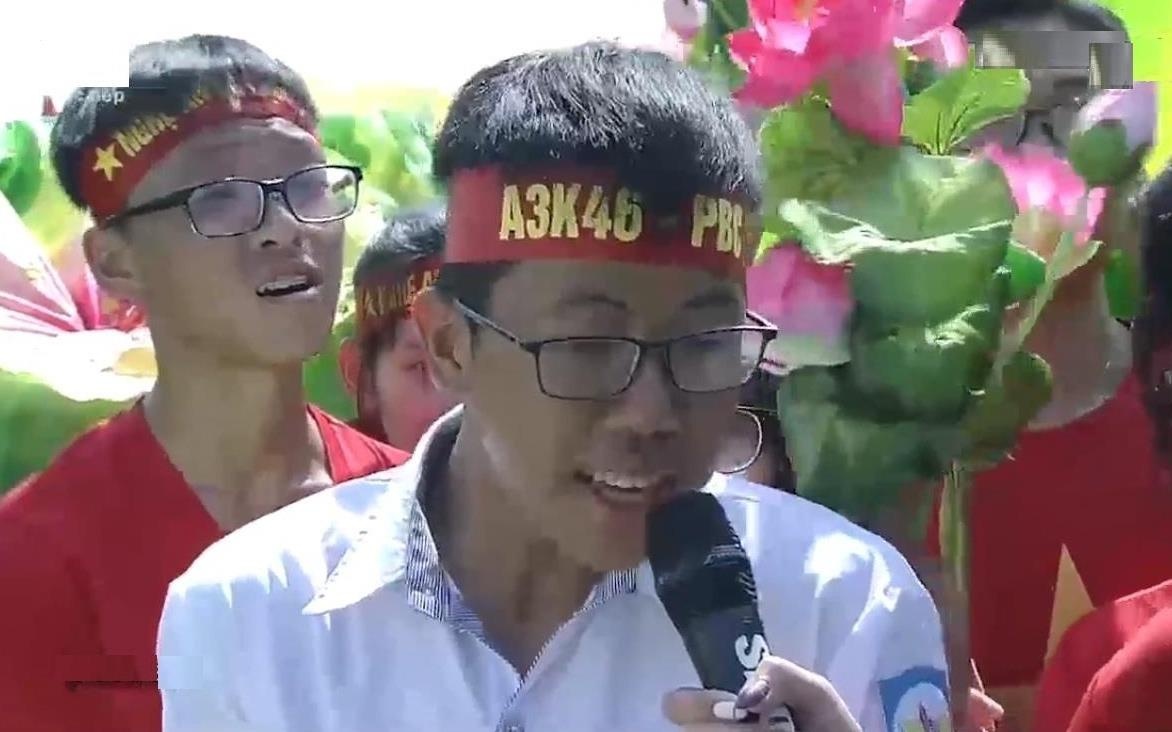 Man gioi thieu mon chao luon xu Nghe cua lop truong quan quan Olympia hinh anh