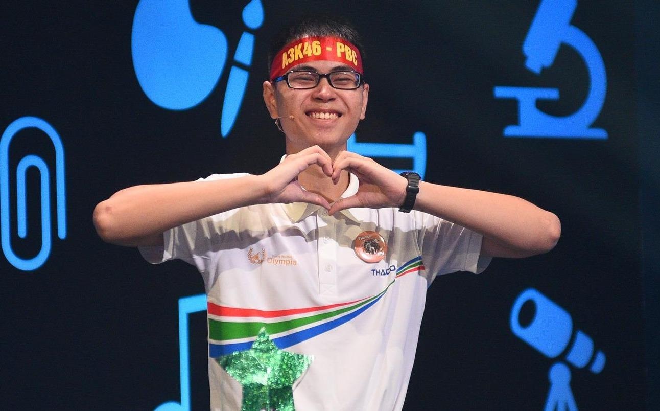 Tran The Trung tro ve trong vong tay chao don cua nguoi dan xu Nghe hinh anh