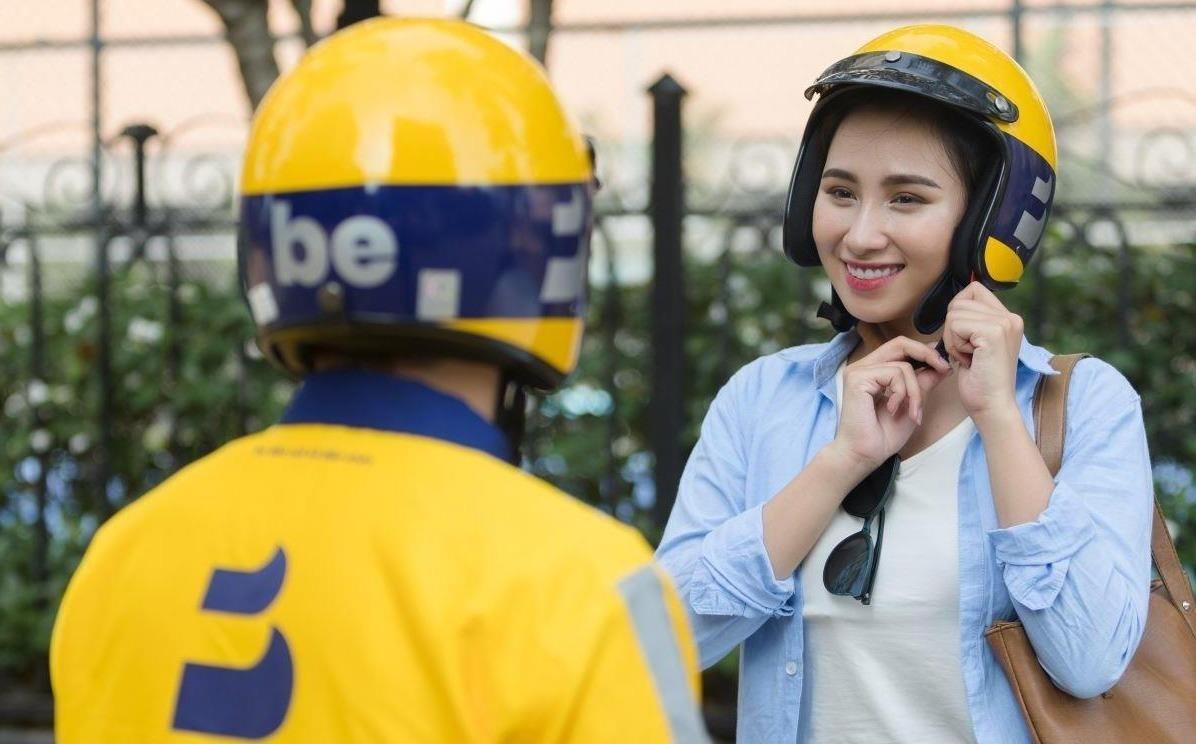 Be gay kho hieu khi noi khach mac mat me se khien lai xe mat tap trung hinh anh