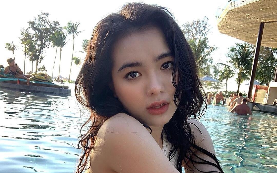 Dan hot girl lai noi tieng, co nguoi mang 4 dong mau, noi 6 thu tieng hinh anh