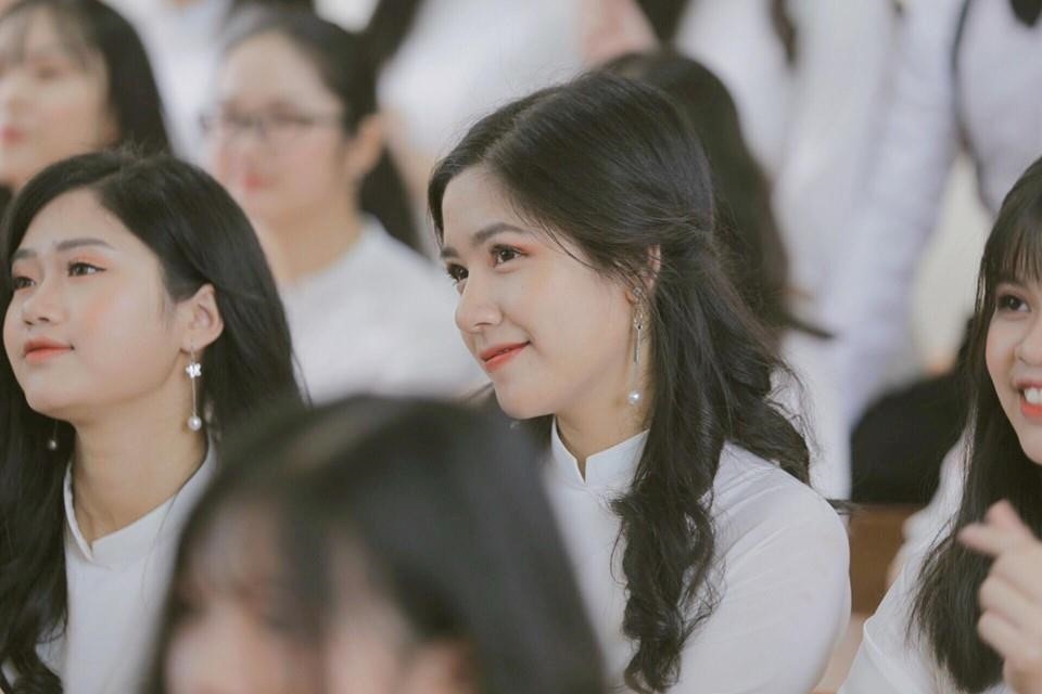 Nhung co gai vua xinh, vua gioi xuat than tu THPT chuyen Lao Cai hinh anh