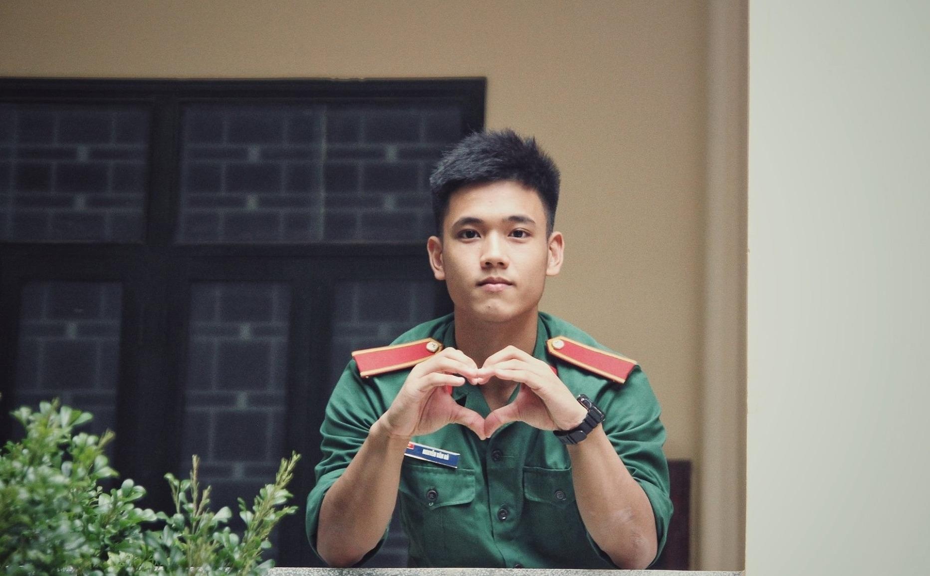 Dan hot boy quan nhan gay thuong nho cho hoi chi em hinh anh