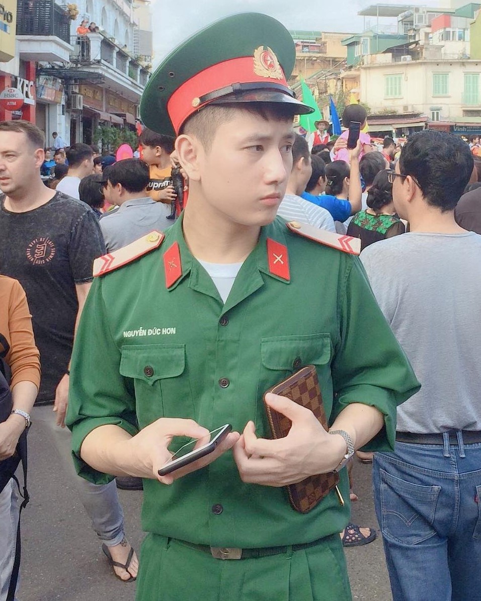 chang trai mac do canh ve duoc tim kiem anh 5