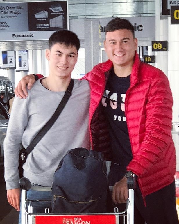 anh em trai cau thu anh 10