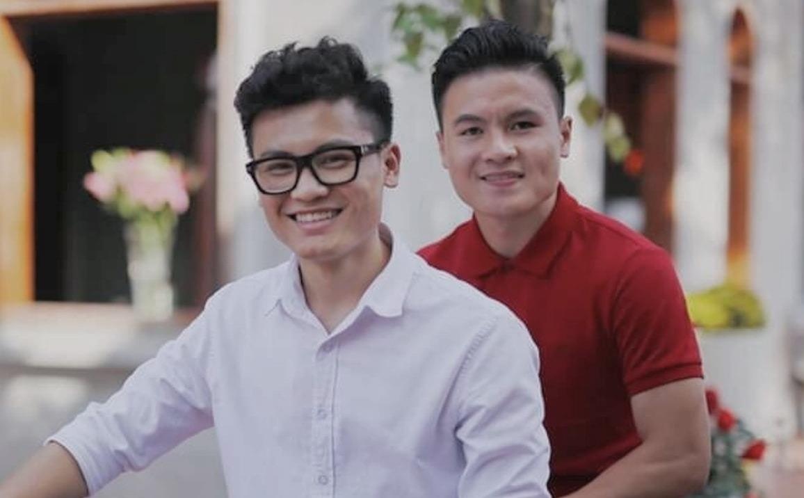 Anh trai Quang Hai lam tho xam, em Van Lam body 6 mui giong anh hinh anh