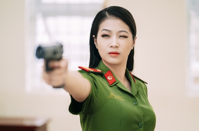 Hot girl dan toc Tay: Nguoi thi hoa hau, nguoi la streamer noi tieng hinh anh