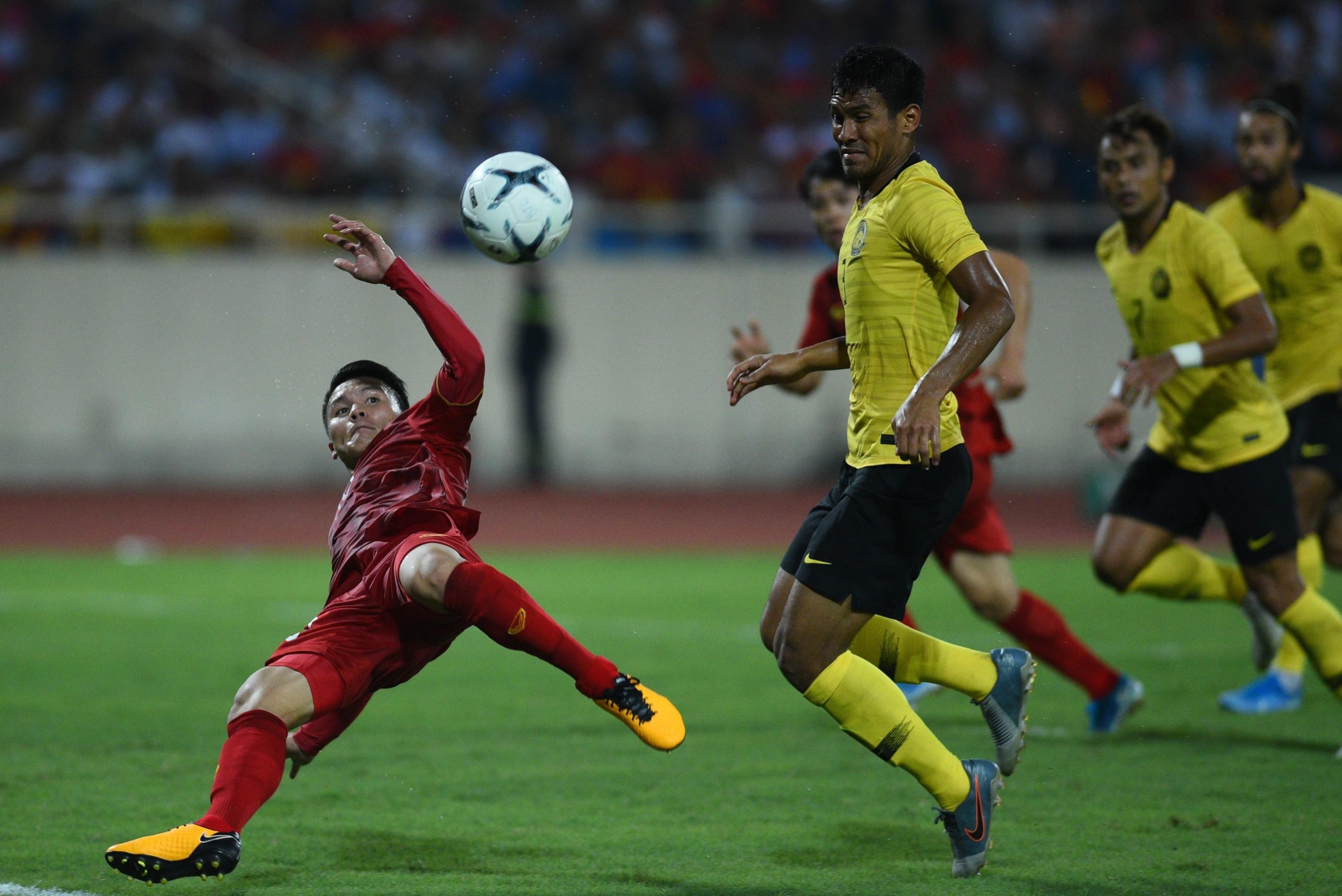 Cau thu Malaysia dang sang nhat mang xa hoi voi dang dieu hai huoc hinh anh