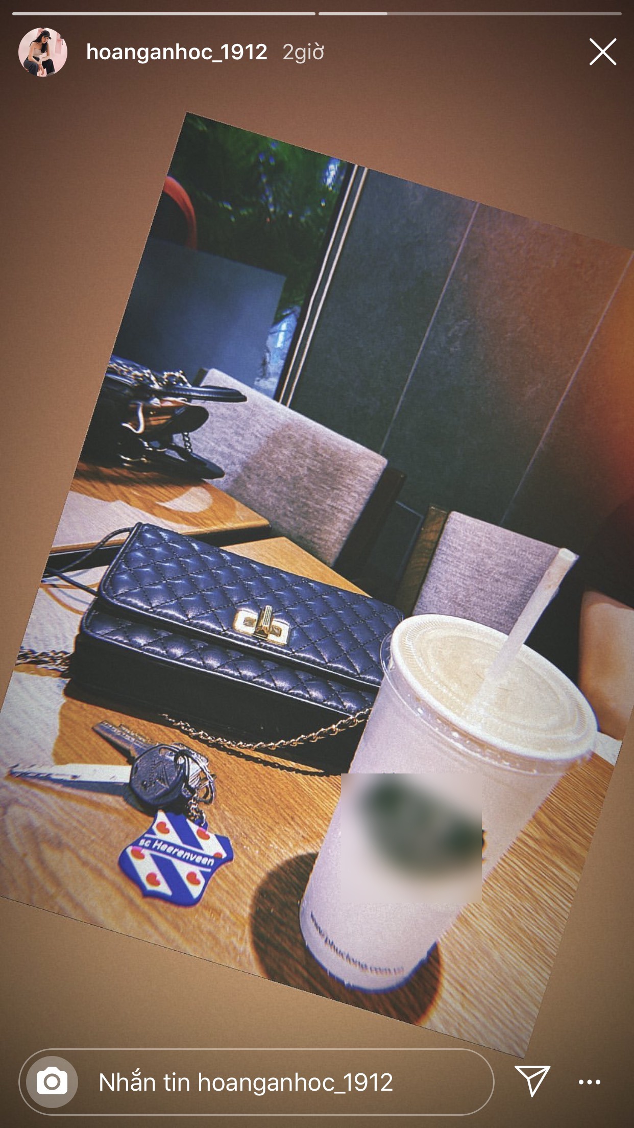 Doan Van Hau va ban gai anh 1