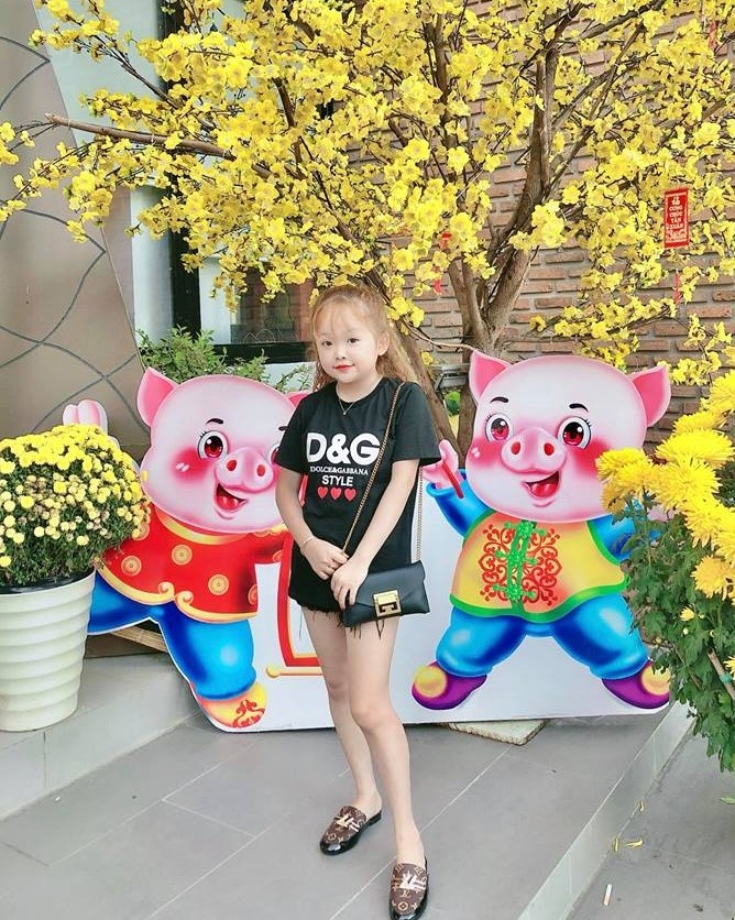 cô gái 20 tuổi chỉ cao 1, 25 m ảnh 3 co gai 20 tuoi chi cao 1, 25 m anh 3